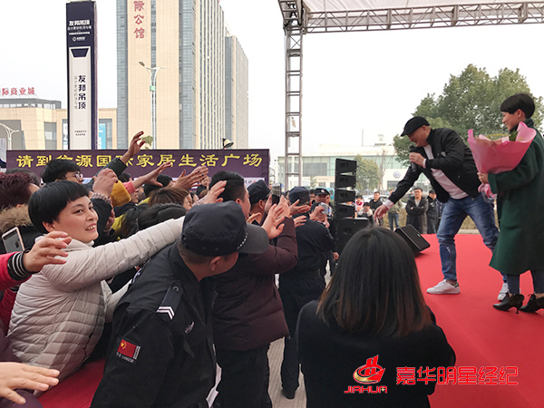 湯鎮業空降浙江，活動現場親切互動