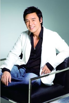 香港著名藝人鐘鎮(zhèn)濤出席阜陽(yáng)萬(wàn)達(dá)樣板間開放儀式