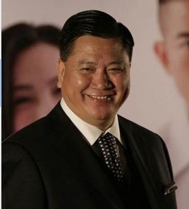 影帝萬(wàn)梓良出席南昌、成都金意陶陶瓷簽售會(huì)