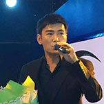 焦恩俊隨經紀人出席燕子尊享SPA福州長樂19周年慶典